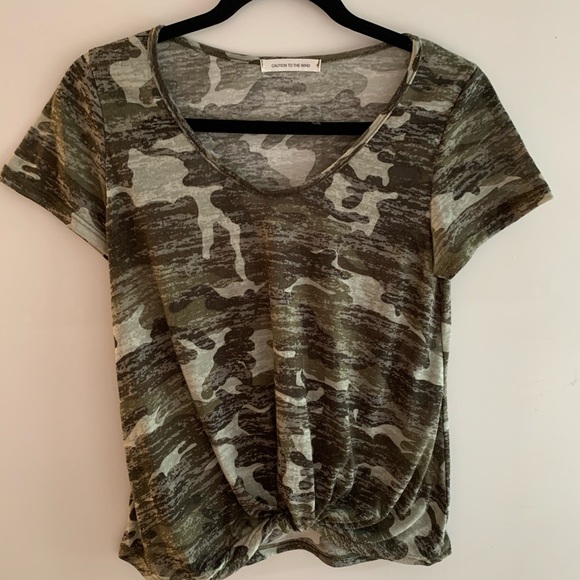 👜2 for $10 / Slightly shear cropped camo T shirt - Picture 1 of 2